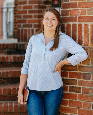 Portrait photo of Ali Stewart